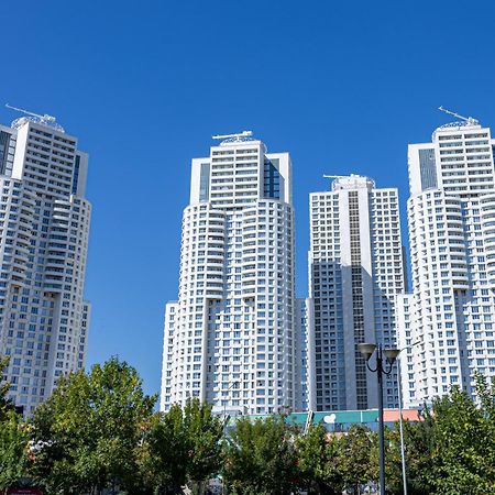 16Th Floor Sky View Condo With Pool And Fitness Üsküp Dış mekan fotoğraf